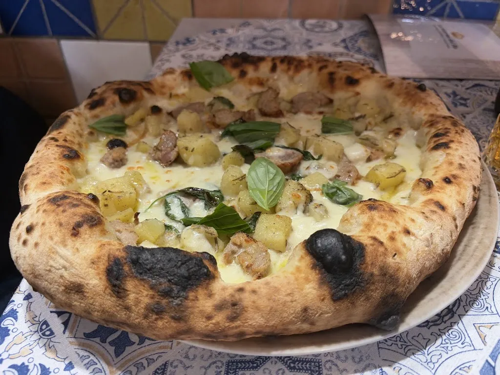 mariia s_Pizzeria Trattoria La Taverna del Re a Capodimonte_San Carlo All'Arena_review