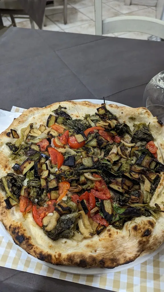 Theophile Thiberge_Pizzeria Friggitoria Magn' Pizz'_San Carlo All'Arena_review