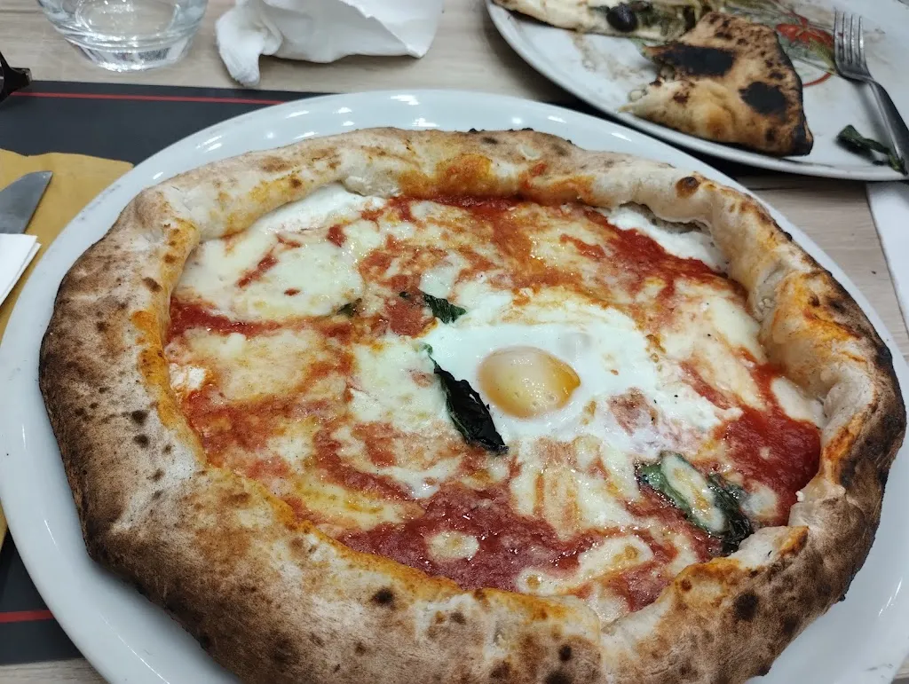 Pizzeria Friggitoria Magn' Pizz' restaurant in San Carlo All'Arena