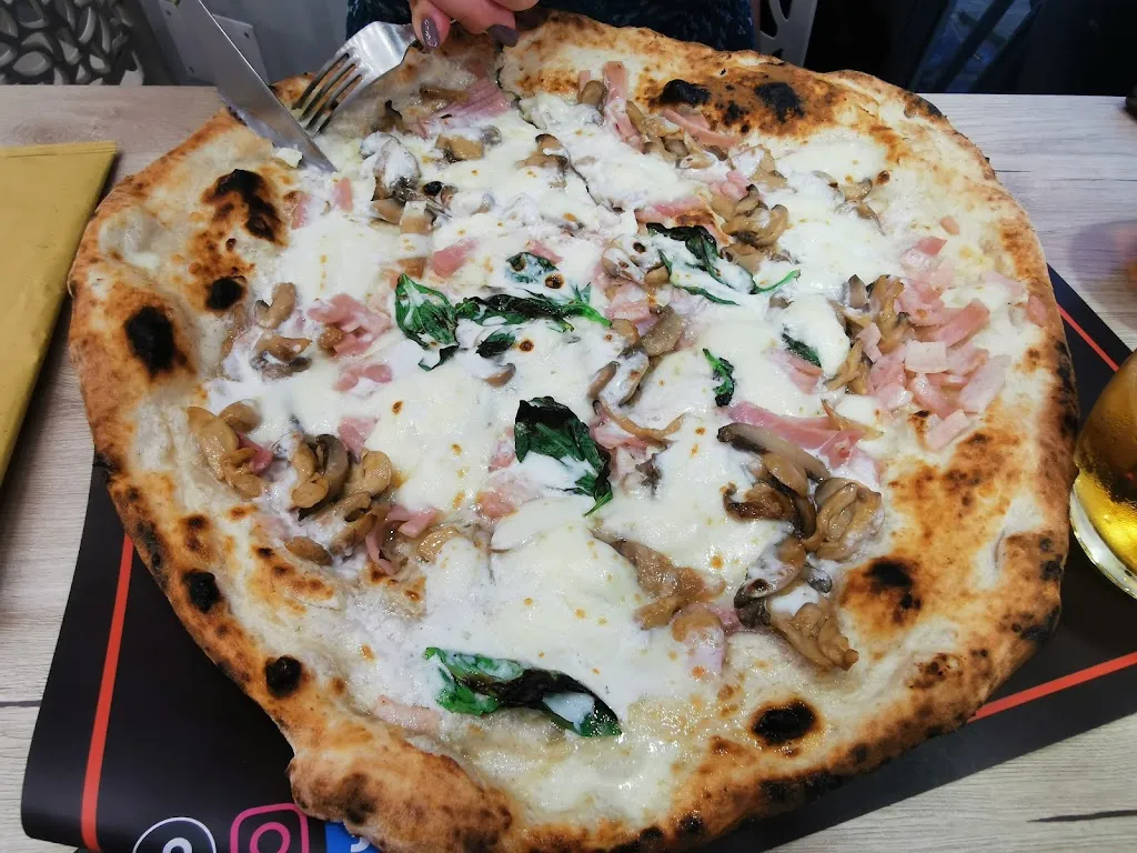 Pizzeria Friggitoria Magn' Pizz'_San Carlo All'Arena_slider_image_3