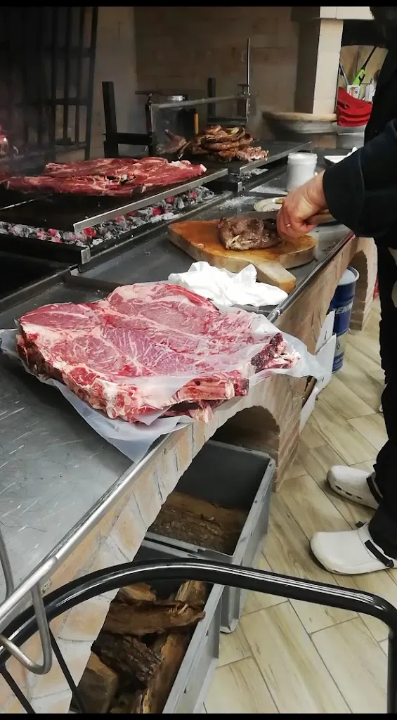 Reveruzzi Ristò Bracelleria - Steak house_San Giorgio la Molara_slider_image_2