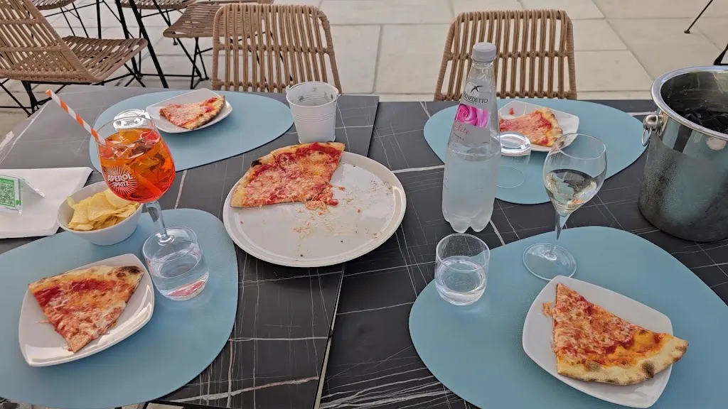 Al Molo - Pizzeria_Martinsicuro_slider_image_2