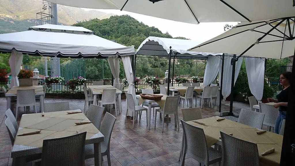 Pizzeria Ristorante Il Postino restaurant in Morino