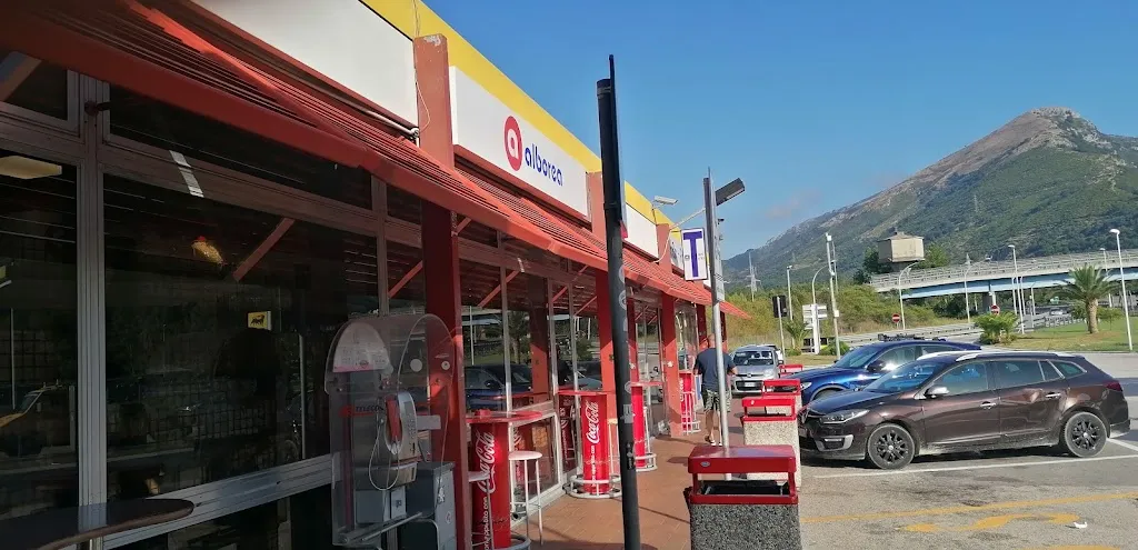 Autogrill Salerno Est restaurant in San Mango Piemonte