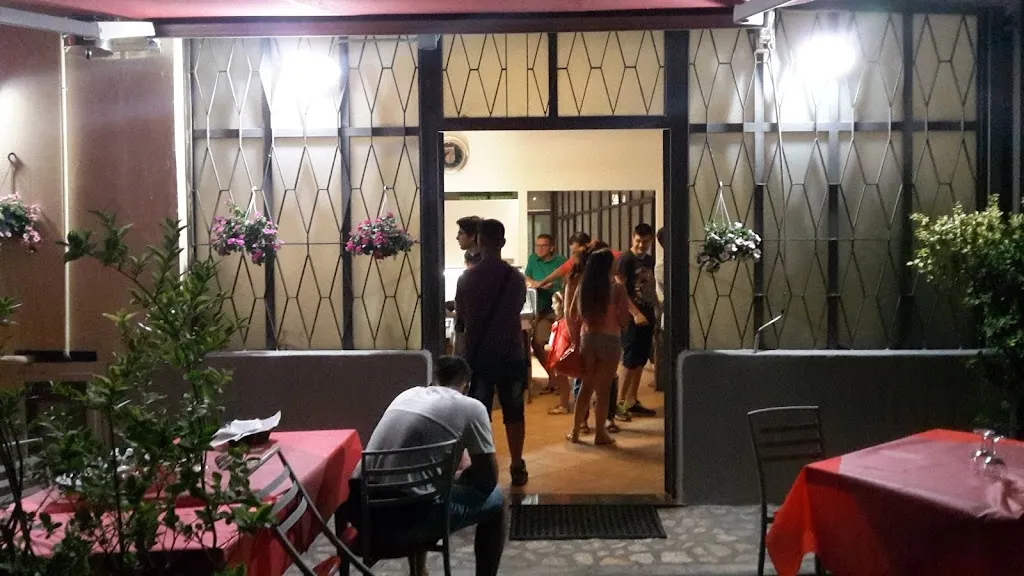 Pizzeria Lo Spuntino restaurant in San Mango Piemonte