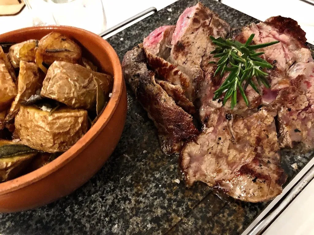 L'antica Loggia - RISTORANTE E CASA VACANZE_San Marco dei Cavoti_slider_image_2