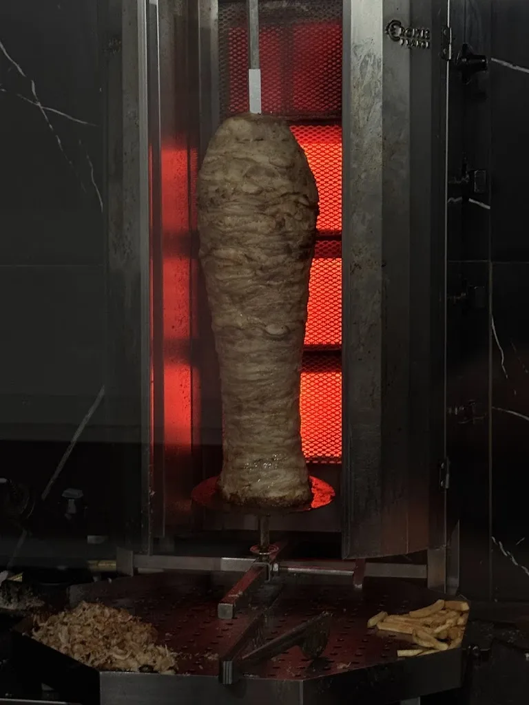 Dilyorbek Sharofiddinov_O pakistà Kebab_San Giovanni a Teduccio_review