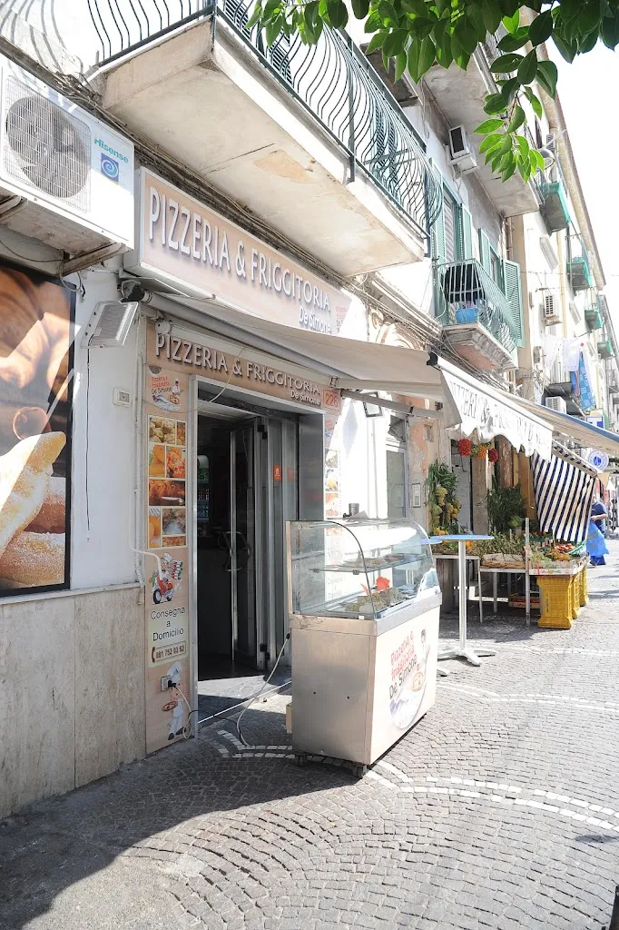 Pizzeria de Simone restaurant in San Giovanni a Teduccio