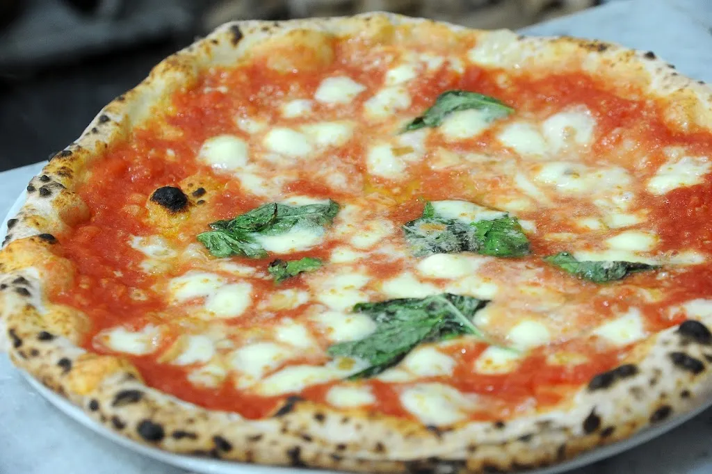 Pizzeria de Simone_San Giovanni a Teduccio_slider_image_2