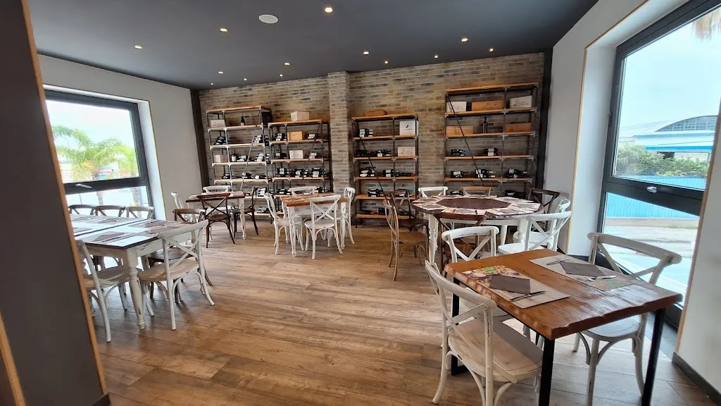 Castello Showbiz restaurant in San Giovanni a Teduccio