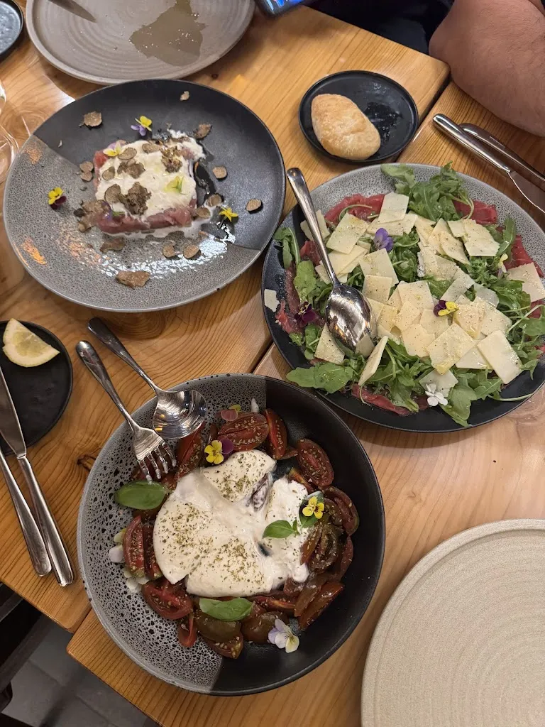 Karine Keshishyan_La Piazza Zone_San Marco_review