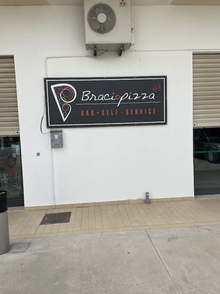 Braciopizzaselfatessa restaurant in Atessa