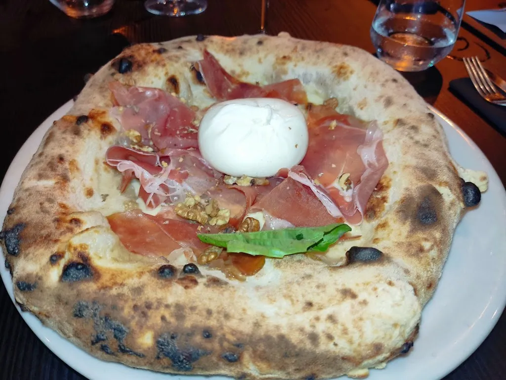 Eklè Circle Bistrot restaurant in San Nicola la Strada