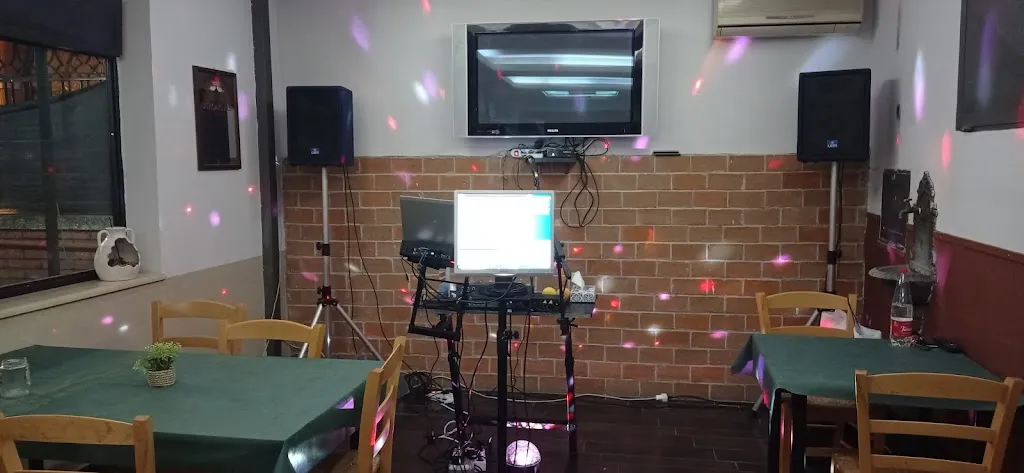 Pizzeria La Taverna Degli Amici restaurant in San Nicola la Strada