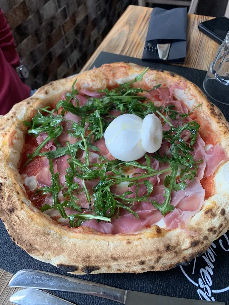 Sofia Simonetta_Pizzeria Everest_San Nicola la Strada_recensione