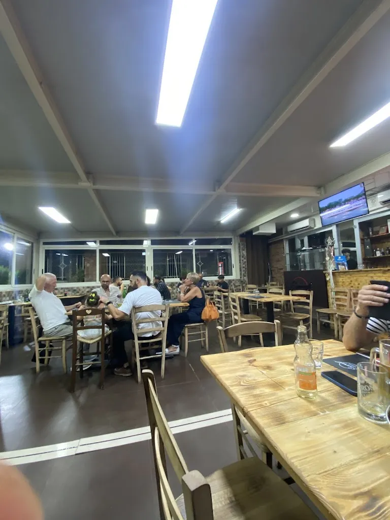 Pizzeria Everest restaurant in San Nicola la Strada