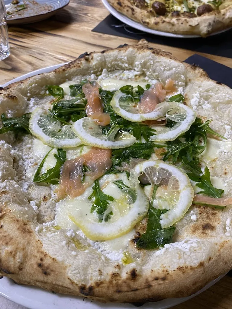 Pizzeria Everest_San Nicola la Strada_slider_image_3