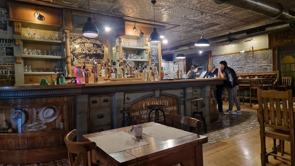 John's Fort Pub Pizzeria Steakhouse restaurant in San Vitaliano