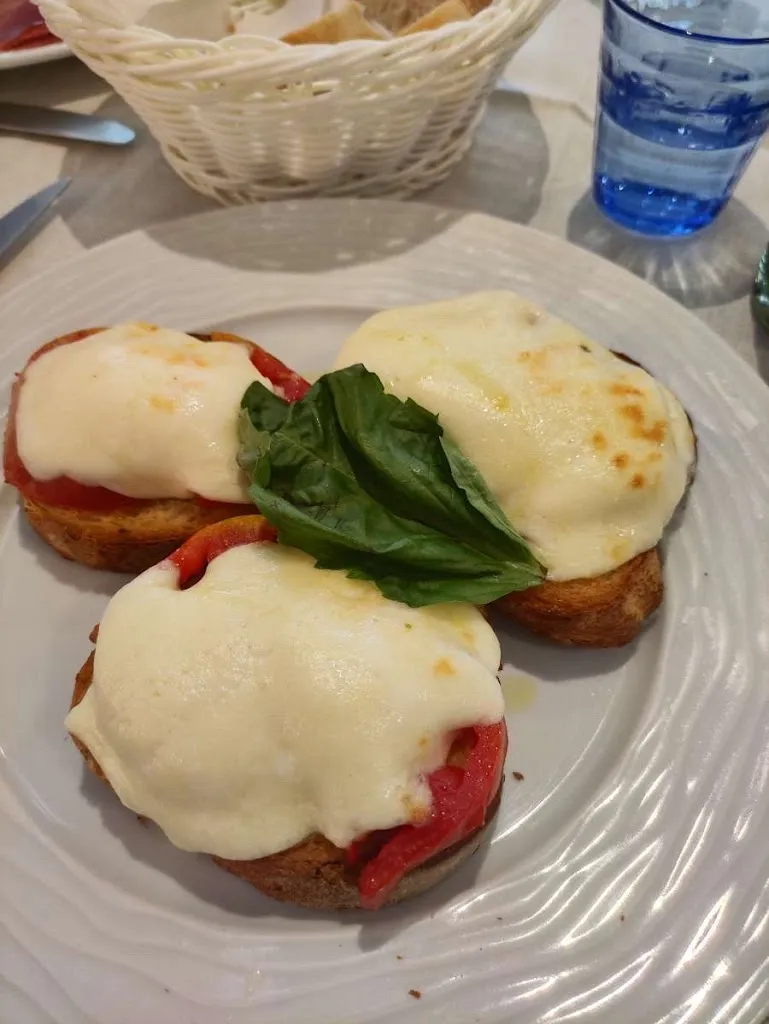 Anneka Gernon_Da Mimì - Ristorante Pizzeria Rosticceria_Sant'Agata sui Due Golfi_review