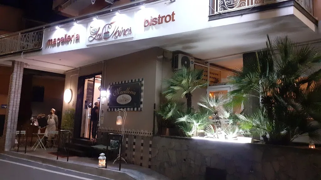 Les Moines Bistrot restaurant in San Valentino Torio