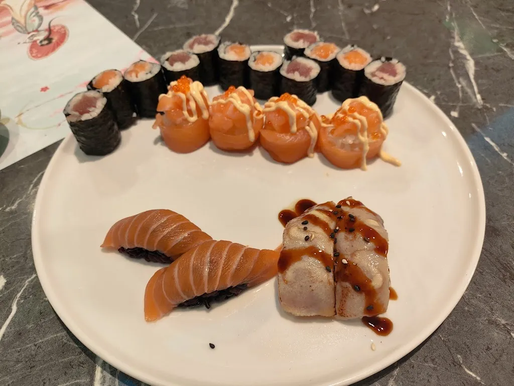 Lucky Sushi_San Valentino Torio_slider_image_2