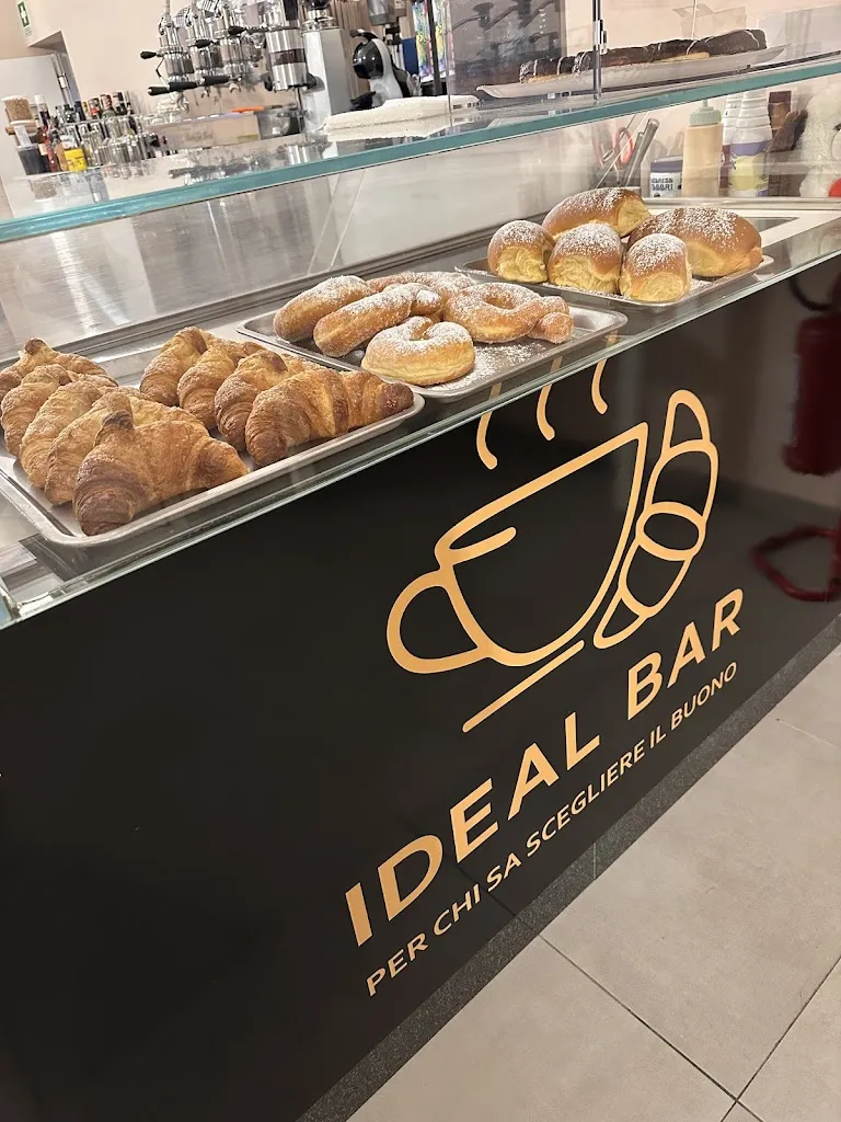 Lui e Gio Bar Yogurteria restaurant in San Valentino Torio