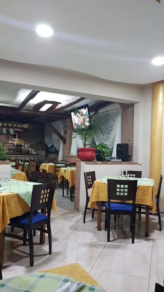 Luna Rossa restaurant in Sant'Andrea-Pizzone-Ciamprisco