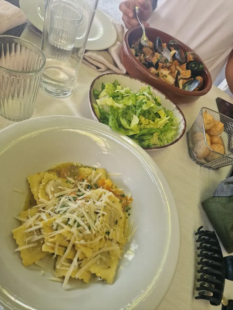 MİNA DURMUŞ_Fiore 1985_Sant'Agata de'Goti_review