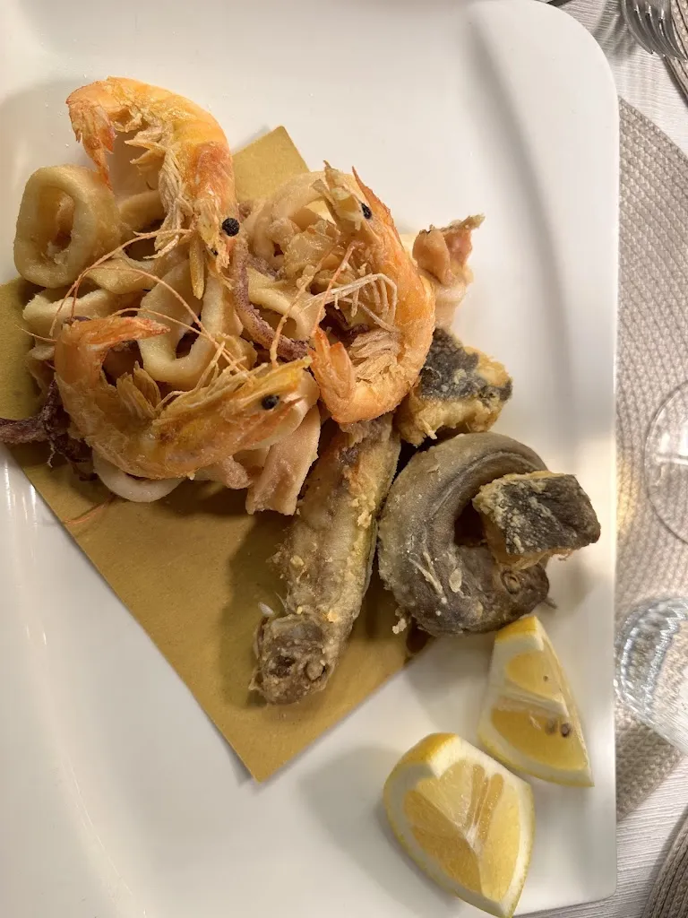 Elif Makbule Ozdemir_Fiore 1985_Sant'Agata de'Goti_review