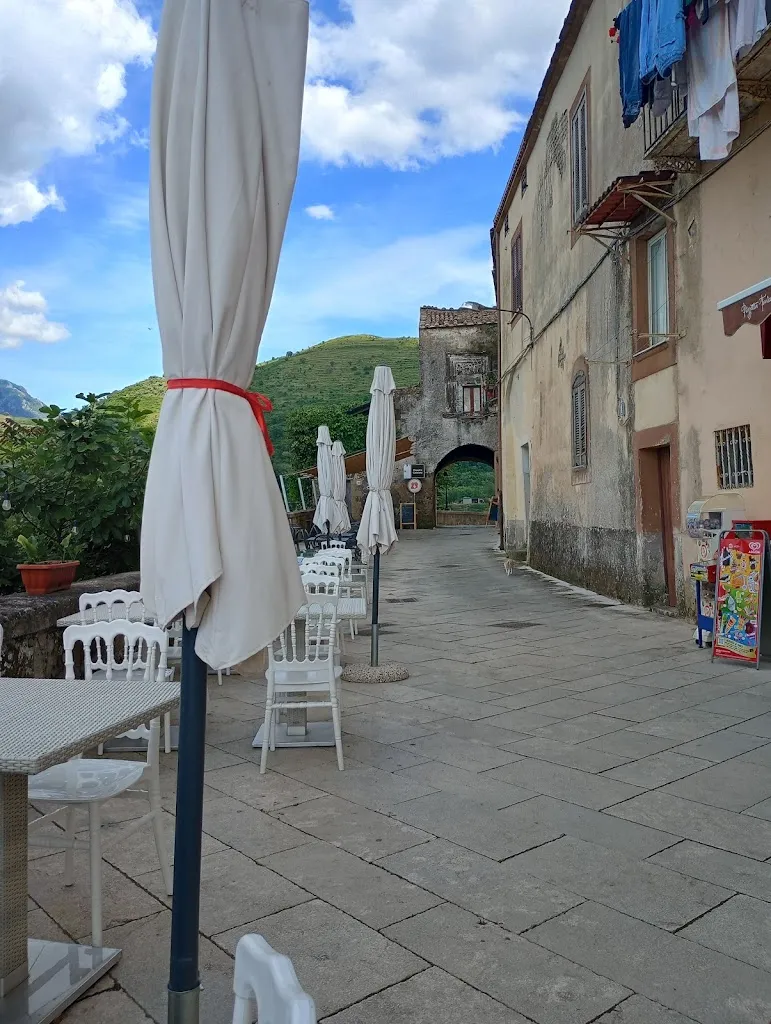 Jennifer Berry_Piazzetta Torricella_Sant'Agata de'Goti_review