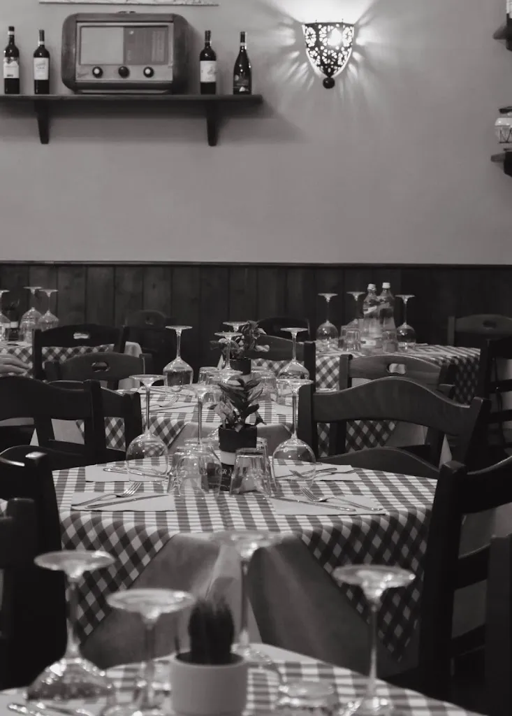 Trattoria Gatto Rosso restaurant in Sant'Agata de'Goti