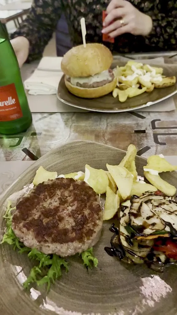 Artus - Castle Burger_Sant'Agata de'Goti_slider_image_2