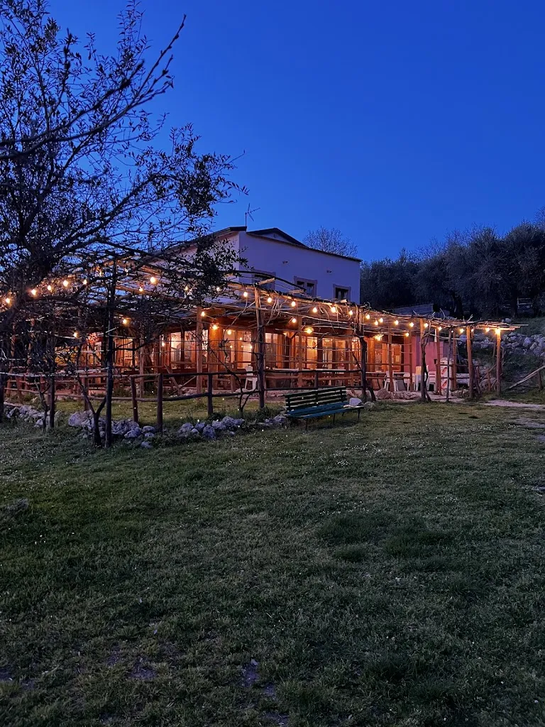 Farmhouse Antico Pozzo Degli Ulivi restaurant in Sant'Agata de'Goti