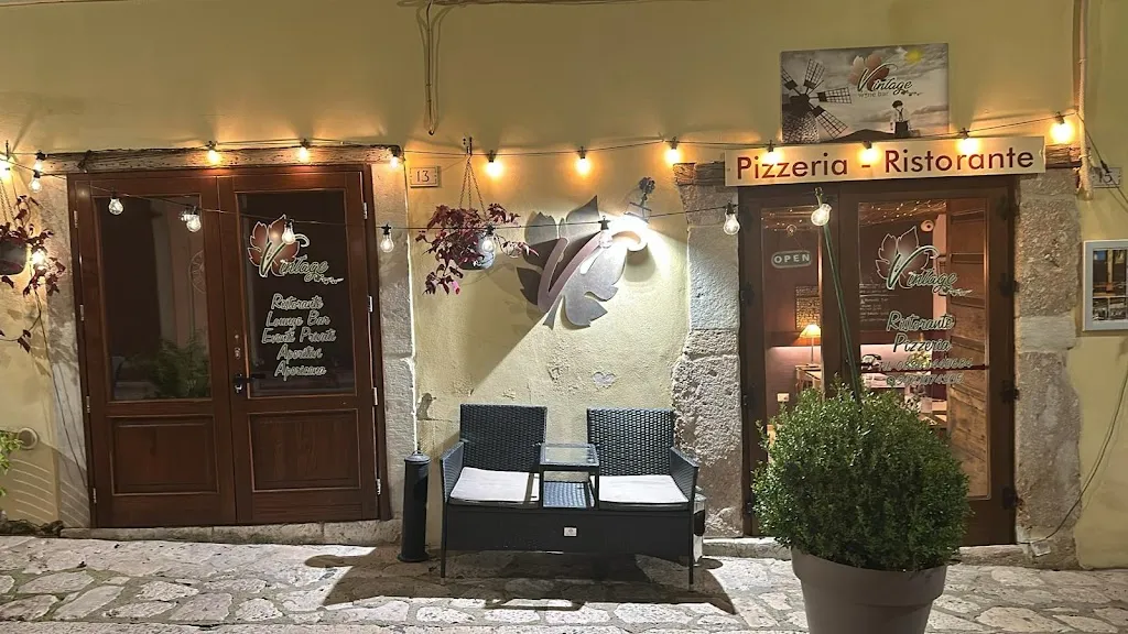 Vintage Ristorante Pizzeria WineBar restaurant in Sant'Elena Irpina