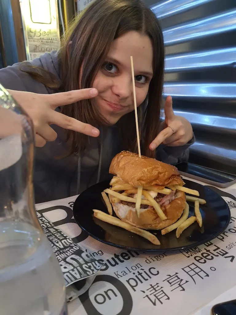 Eugen Bivol _Amascalzon Burgerhouse_Sant'Antonio Abate_review