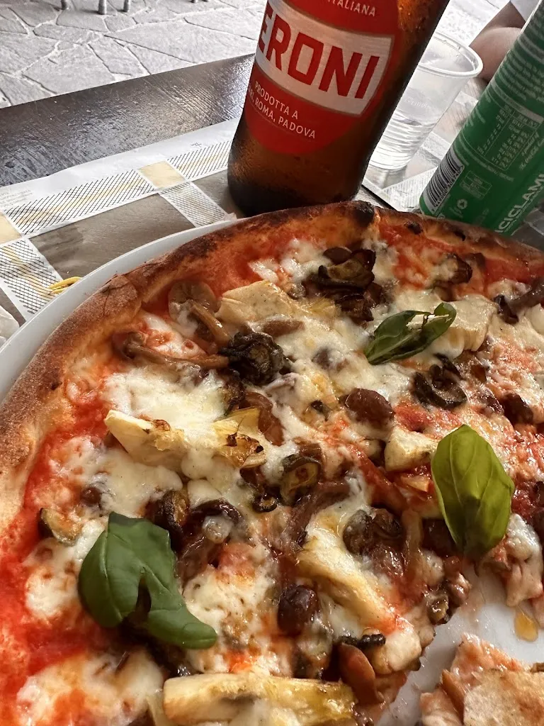 Alexandra Farris_Pizzeria 'O Maharaja_Sant'Antonio Abate_review