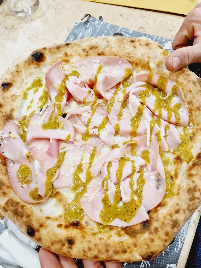 Valentina Del Sorbo_Pizzeria Schettino_Sant'Antonio Abate_review