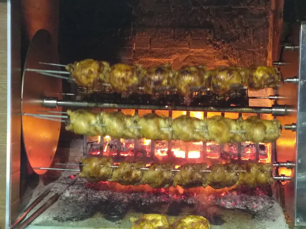 Girarrosto & Pizzeria da Pasquale restaurant in Santa Maria A Vico