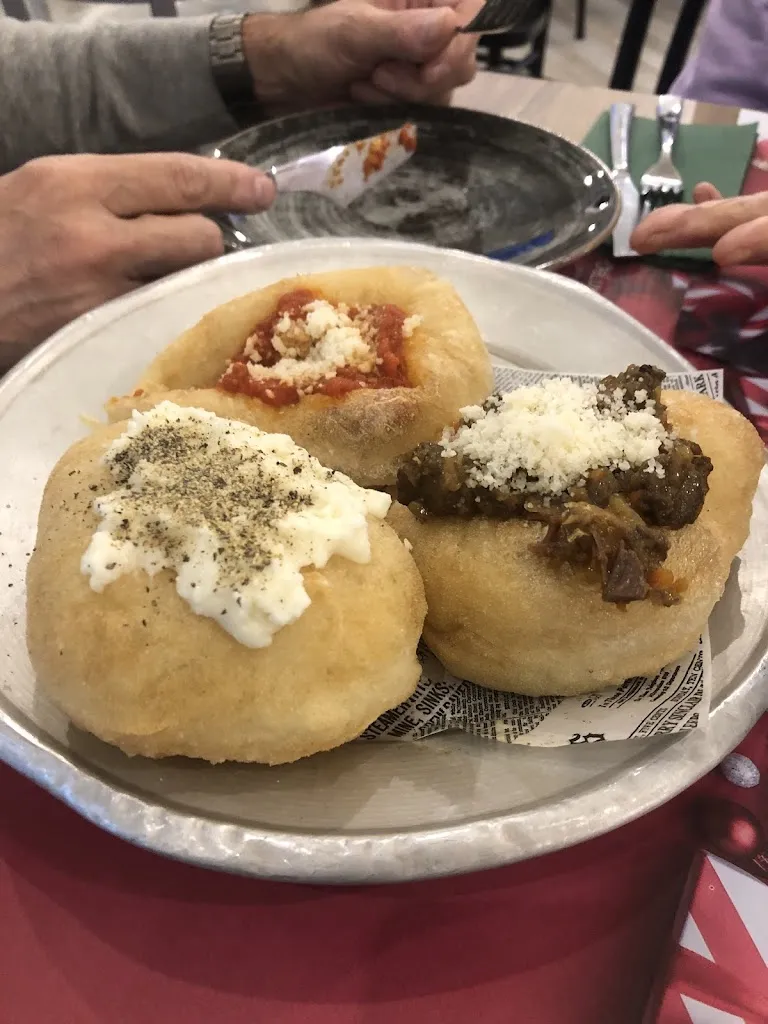 Concha Romero Heredia_DeLuxe Pizzeria_Santa Maria A Vico_review