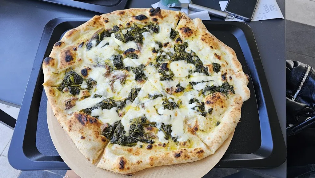 YLENIA PORCINARI_Fuori misura_Montesilvano Marina_review