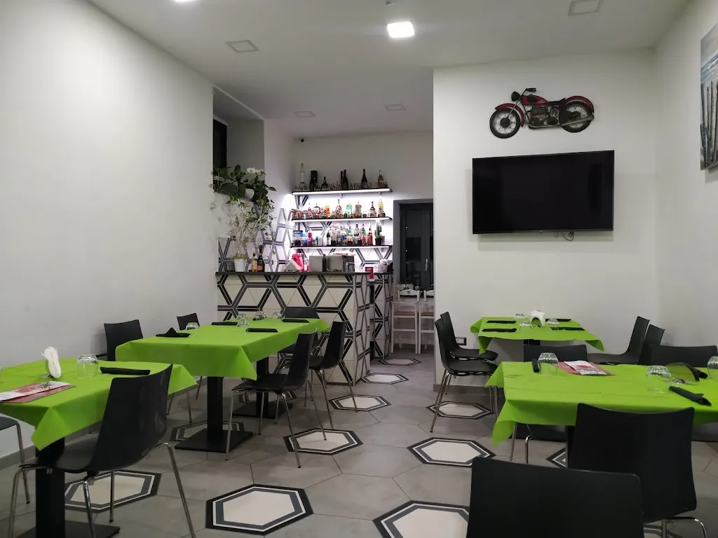 Lo Scugnizzo Pizza e Food restaurant in Santa Maria La Carità