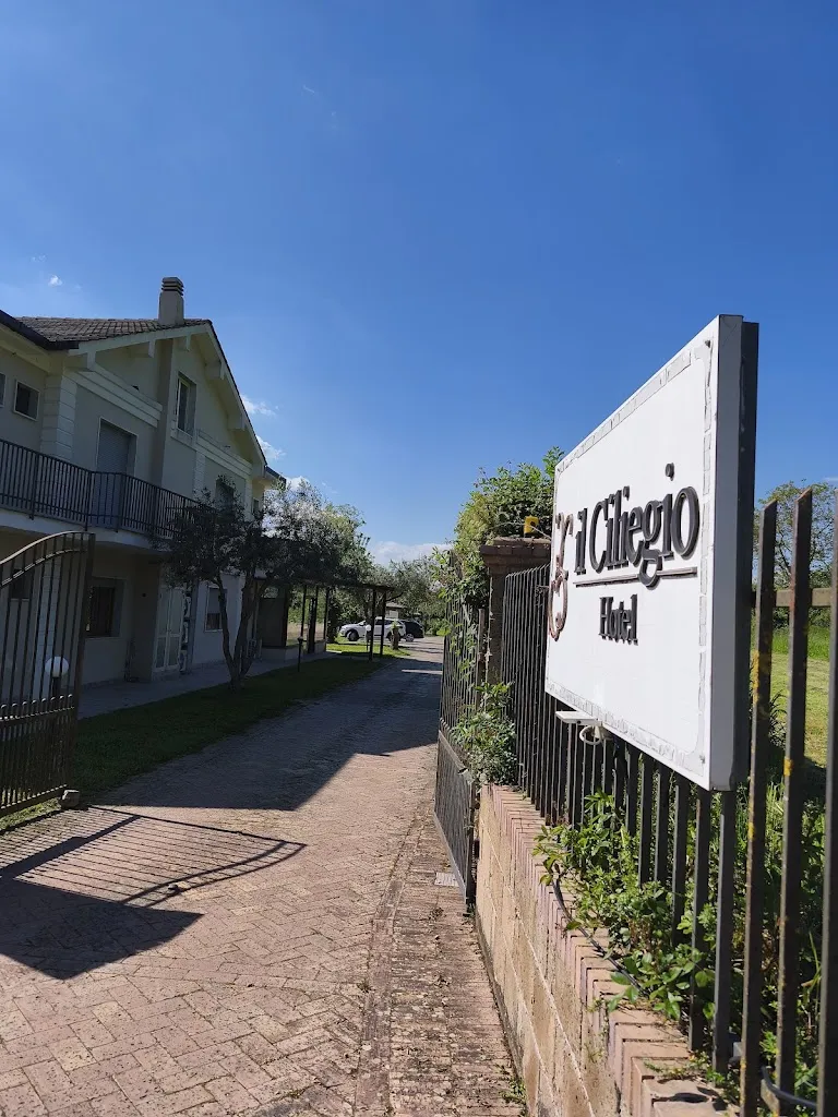 Cinzia Ruscelli_Hotel Il Ciliegio_Santo Stefano del Sole_review