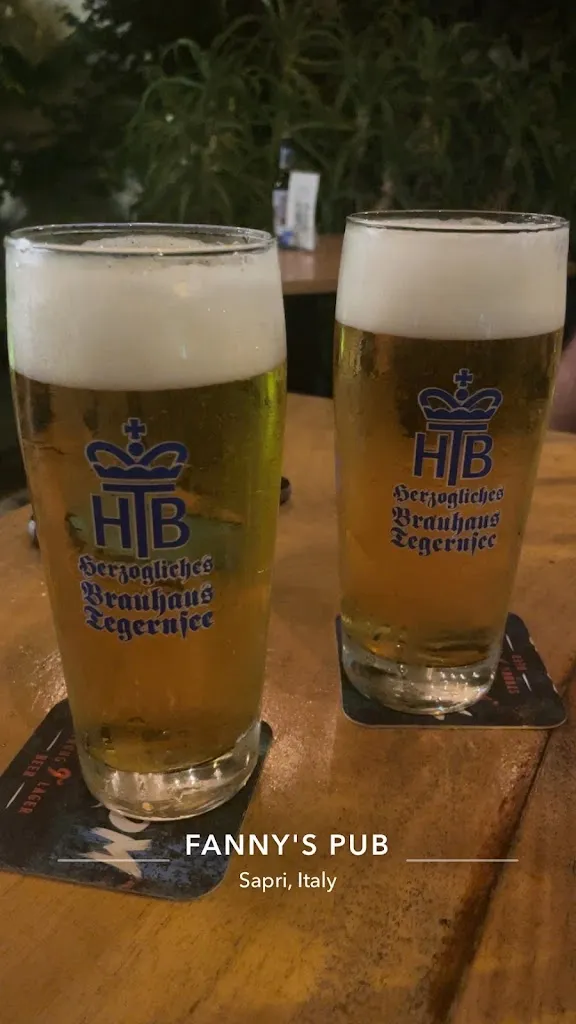 Danessa San_Fanny's Pub_Sapri_review