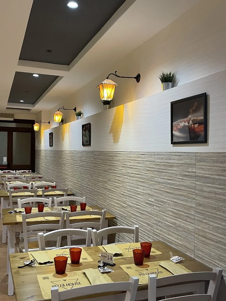 Pizza House restaurant in Sapri