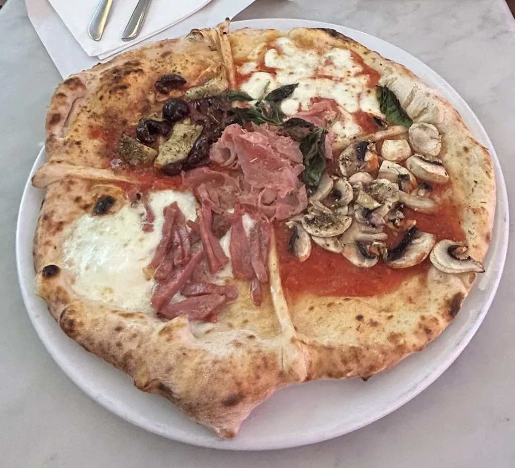 Samuel Johnson_Pizzeria Carminiello_Scampia_review