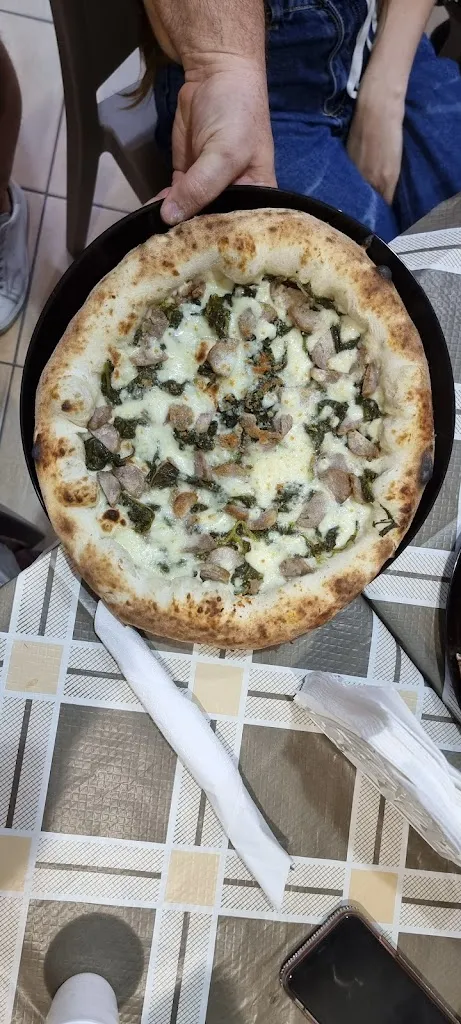 Raffaele Iuppariello_Pizzeria Bella Napoli 3_Scampia_review