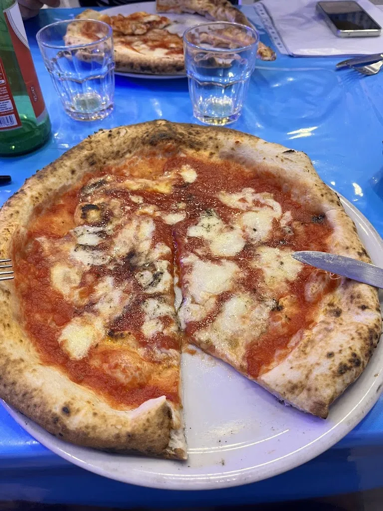 Daniele Rota_Mare Luna Pizzeria...trattoria._Scampia_review