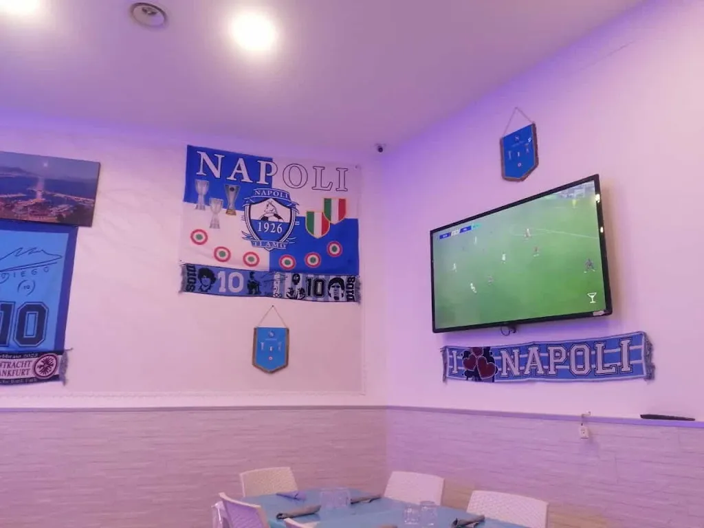 Antonio Bova_Mare Luna Pizzeria...trattoria._Scampia_review