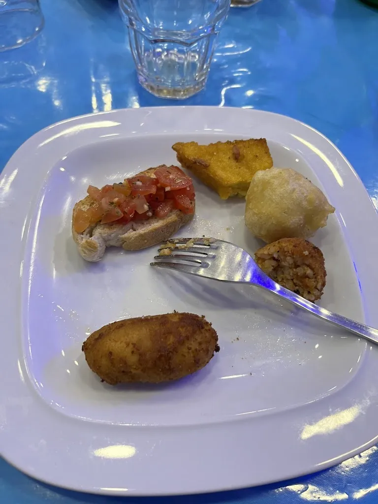 Mare Luna Pizzeria...trattoria._Scampia_slider_image_3