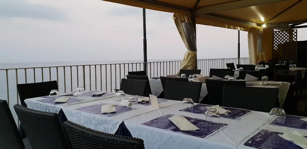 Ristorante Pizzeria "Il Faro" di Giuseppe Camporese restaurant in Scario